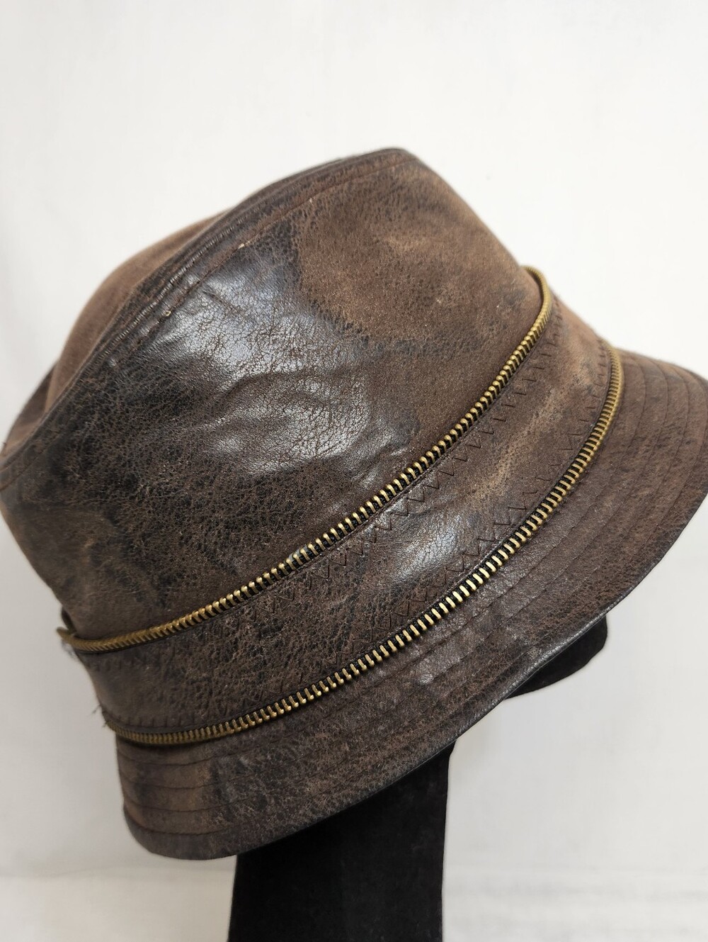 Hatter Company Mens Brown Faux Leather Fedora Size Large Zipper Detail - Picture 6 of 7